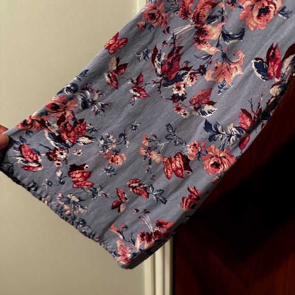 Pastel Floral Blouse with Cross Detail - Picture 3 of 3